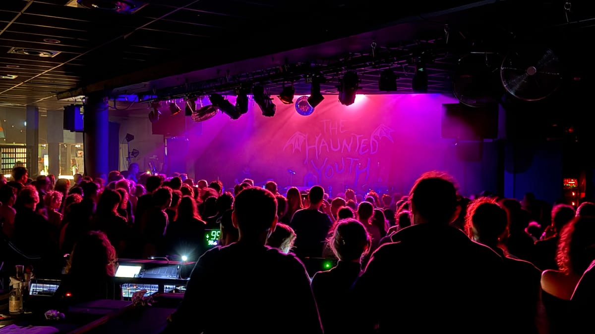 The Haunted Youth hypnotise le Trabendo à Paris.